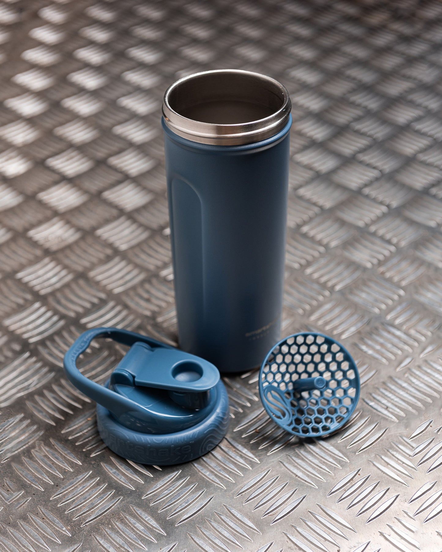 insulated-steel-shaker-faded-blue-k9 Smartshake_Insulated_Steel_Faded_Blue_Lifestyle.jpg