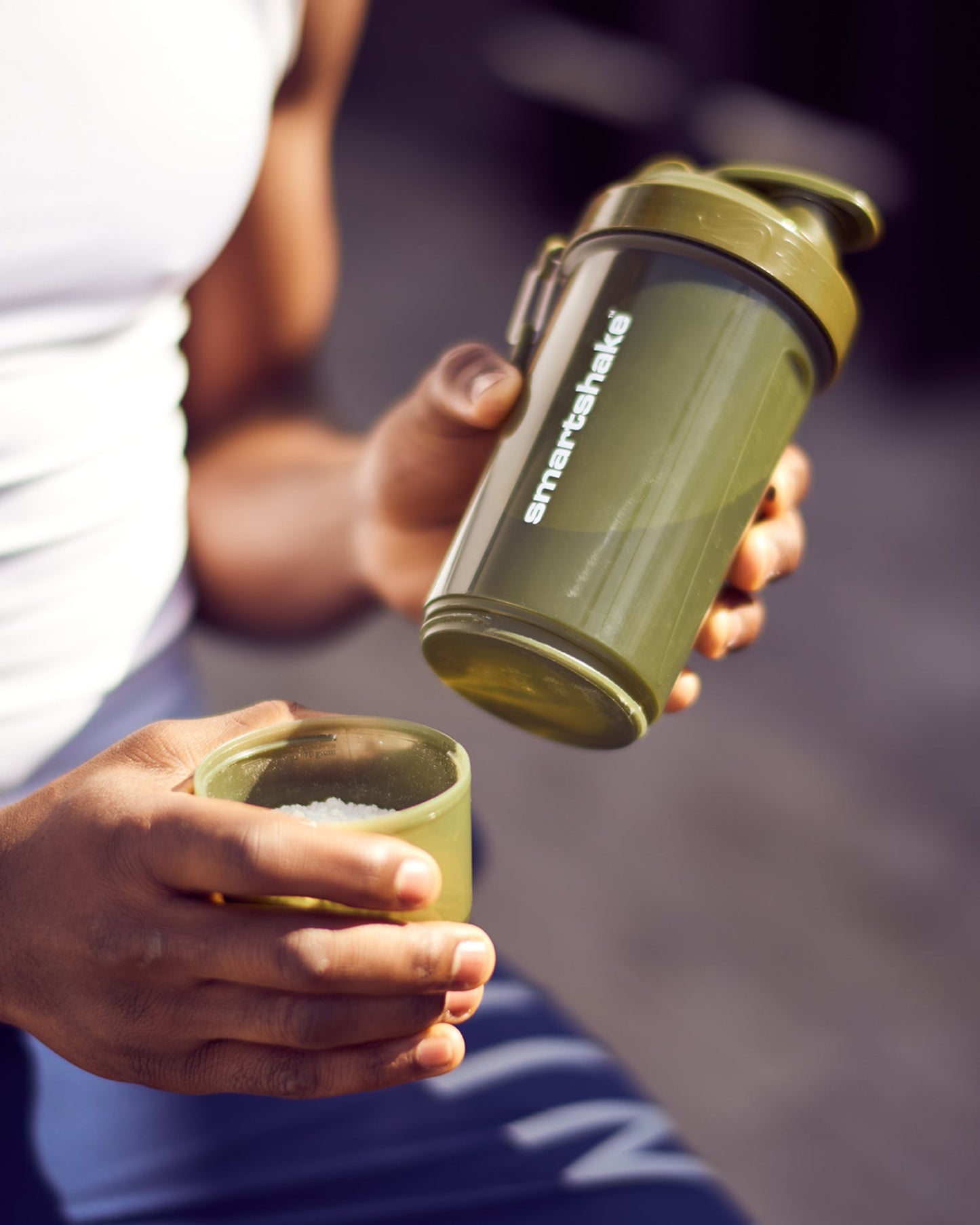 original2go-one-army-green-e1 Smartshake_O2Go_Army_green_lifestyle.jpg