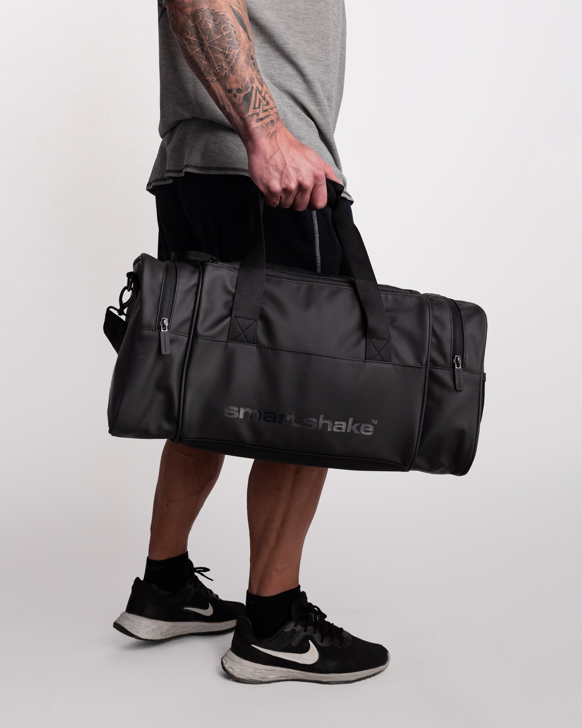 gym-bag-black-r3 Smartshake_GymBag_Black_lifestyle.jpg