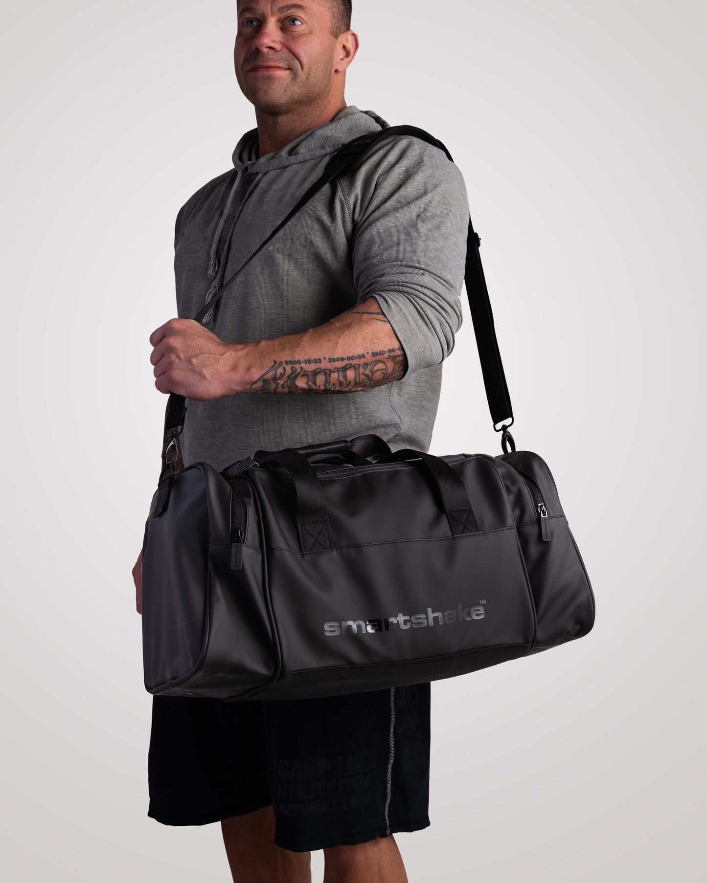 gym-bag-black-r3 Smartshake_GymBag_Black_lifestyle2.jpg