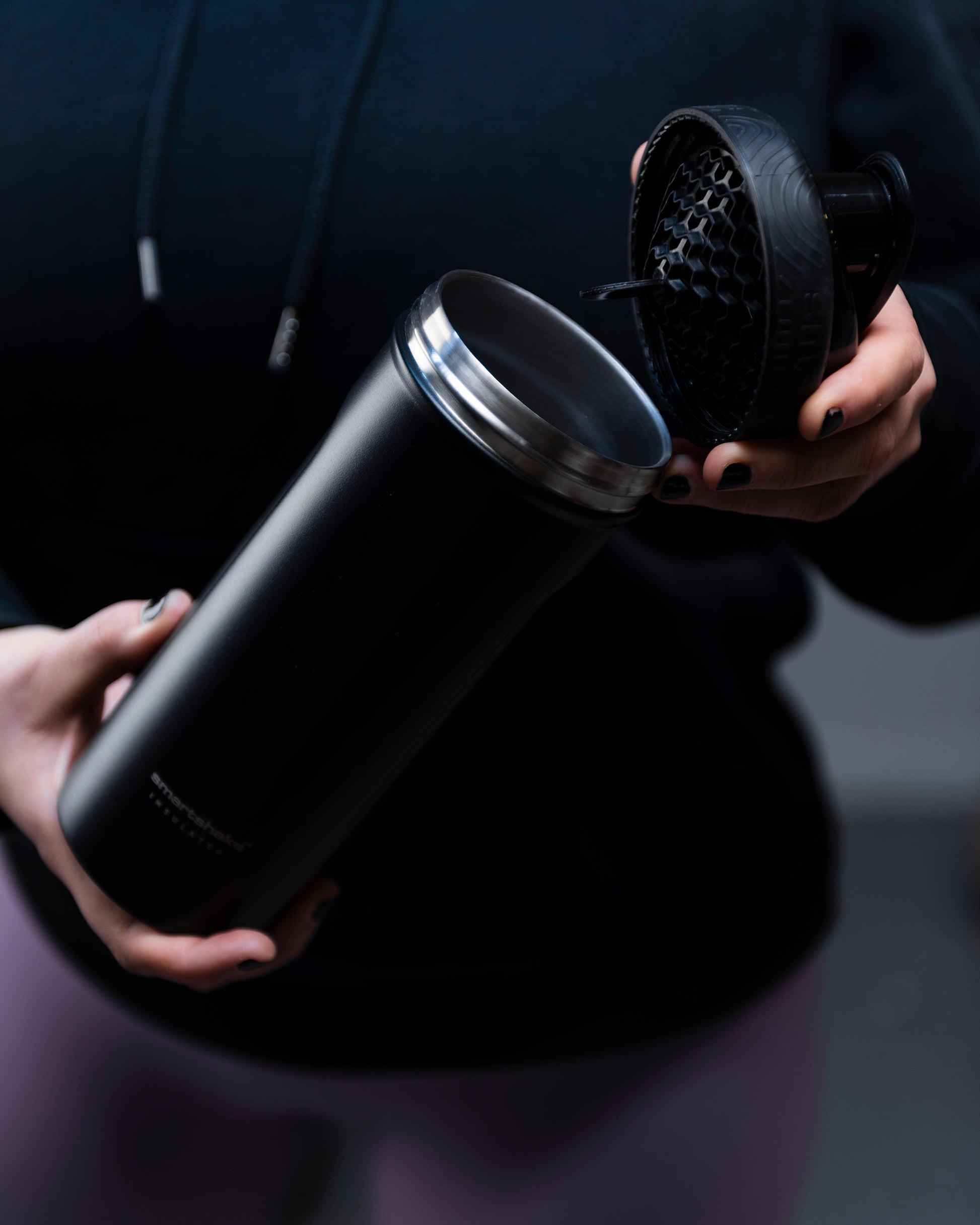 insulated-steel-shaker-black-p5 Smartshake_Insulated_Steel_lifestyle.jpg