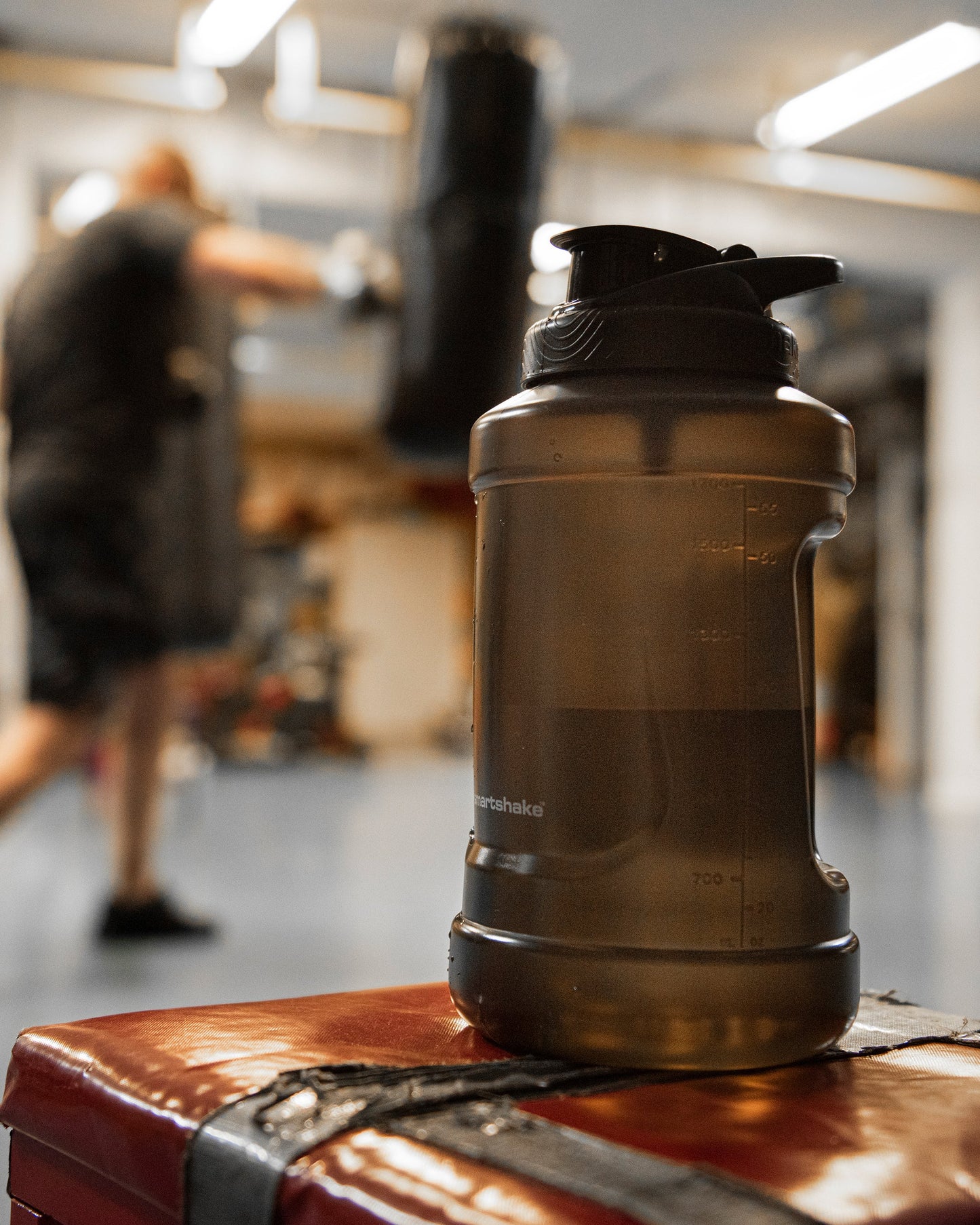 ultimate-jug-black-b5 Smartshake_Ultimate_Jug_black_lifestyle2w.jpg