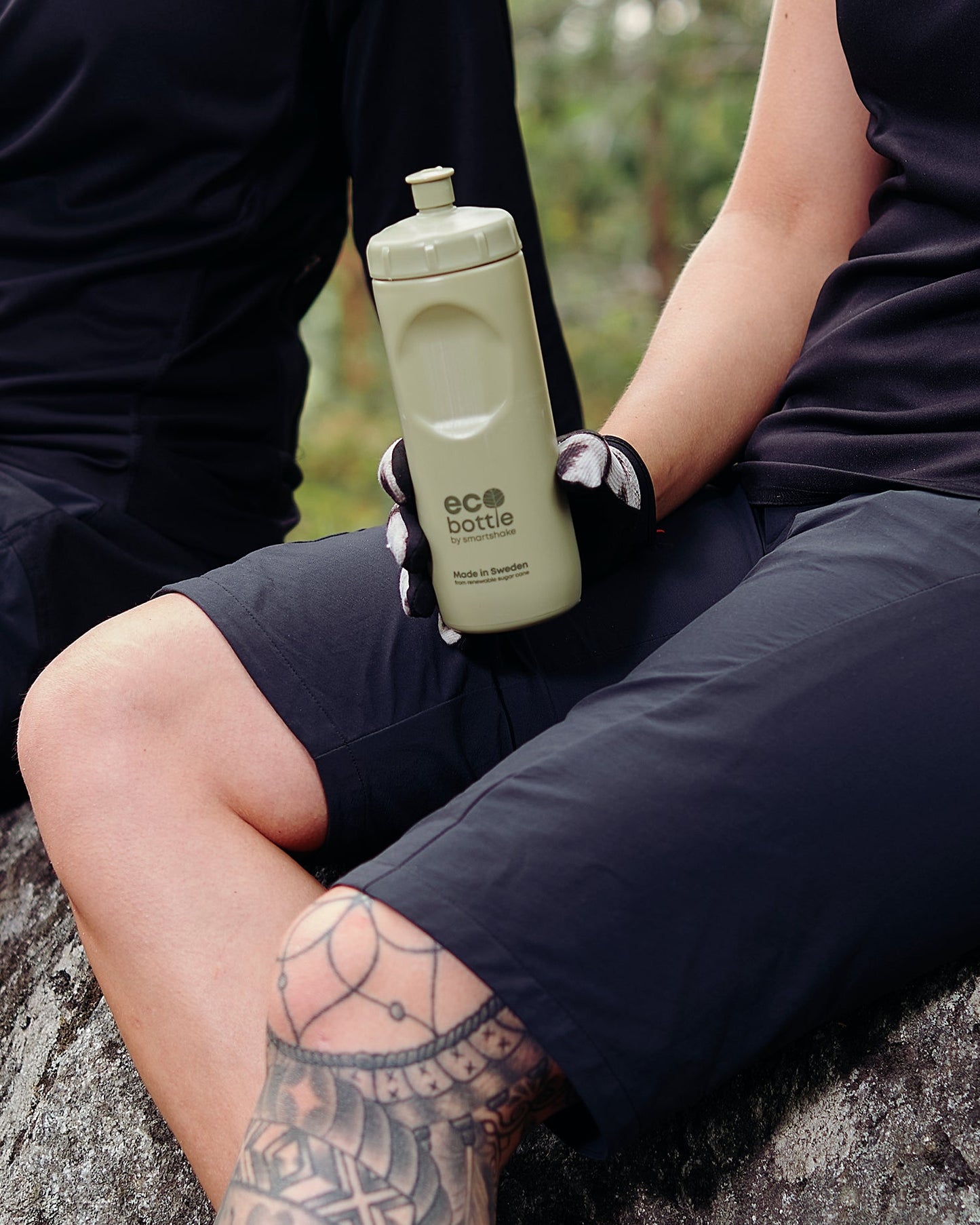 ecobottle-500-squeeze-dusky-green-q0 samrtshake_ecobottle_500_squeeze_lifestyle_dusky_green.jpg