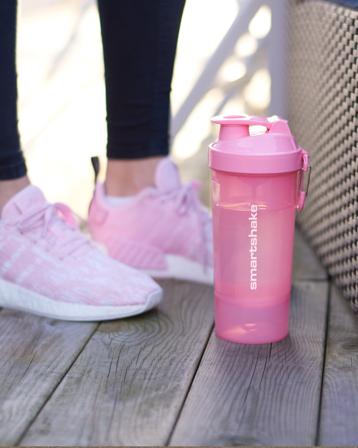 original2go-one-light-pink-w3 smartshake_02go_pink_lifestyle.jpg